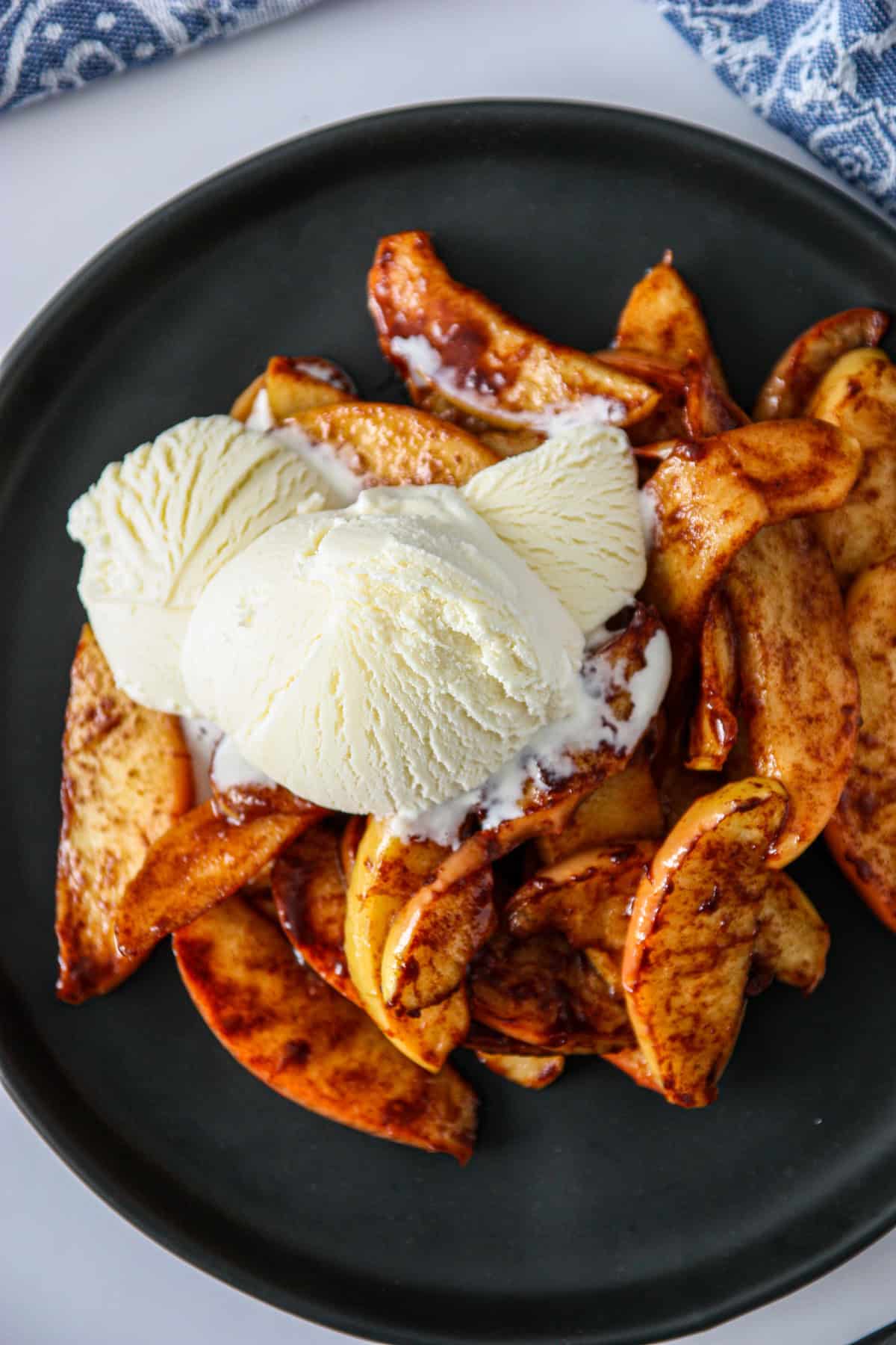 Air fry the apples on a black plate and serve with vanilla ice cream.